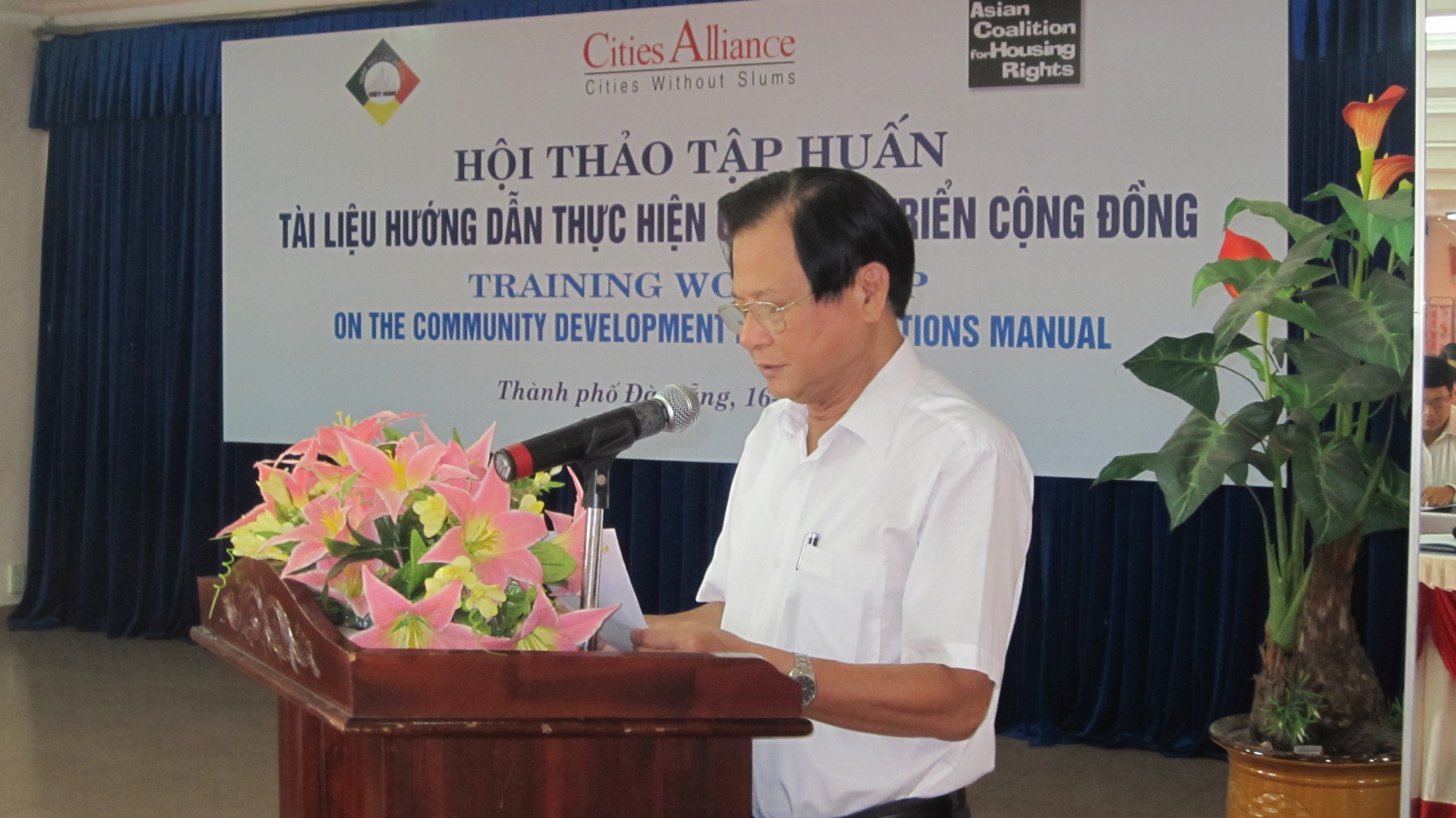 prof.dr. nguyen lan acvn general secretary speak at the training workshop